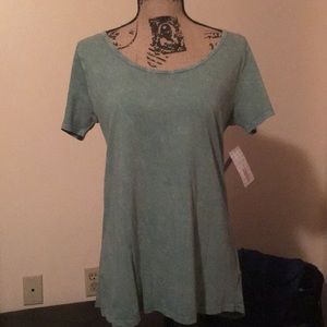 LuLaRoe Classic T in Medium